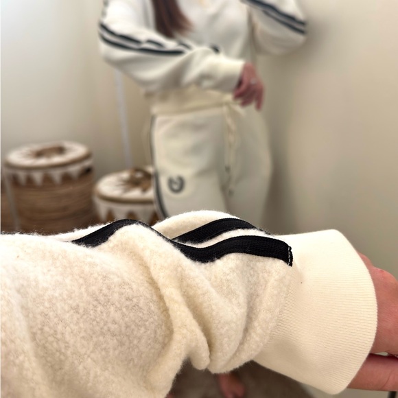 Cream Terrycloth 2-Piece Set with Striped Detail – Cozy & Chic - Picture 5 of 8